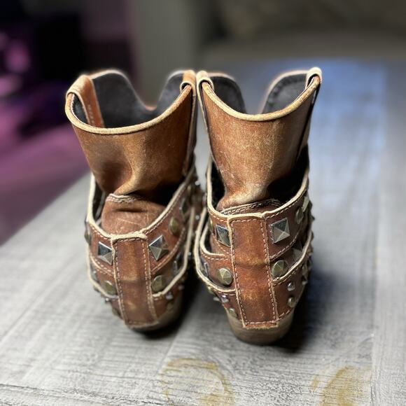 Corral Circle G Women’s Ankle Boots Cowboy Brown Studded Strap Distressed Sz 6M - Picture 2 of 7